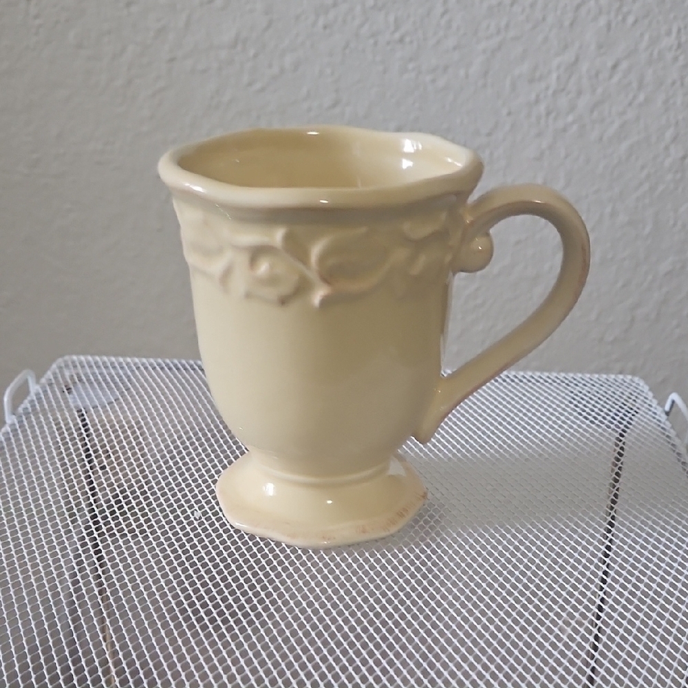 Charming Beige Ceramic Mugs Set - Picture 4 of 11